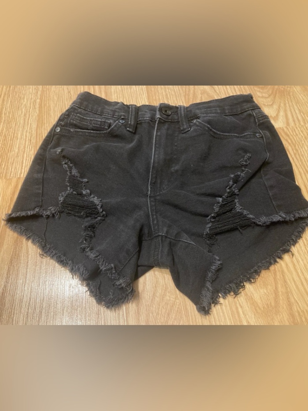 Kendall + Kylie 0/24 the icon short black distresse